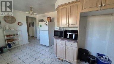 UPPER - 71 GUNTON DRIVE Toronto (West Humber-Clairville) Ontario photo 8