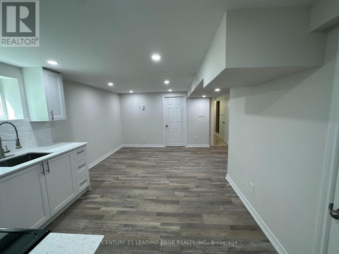 BSMT - 11 WHITE ABBEY PARK, Toronto (Wexford-Maryvale), Ontario, M1R4R3