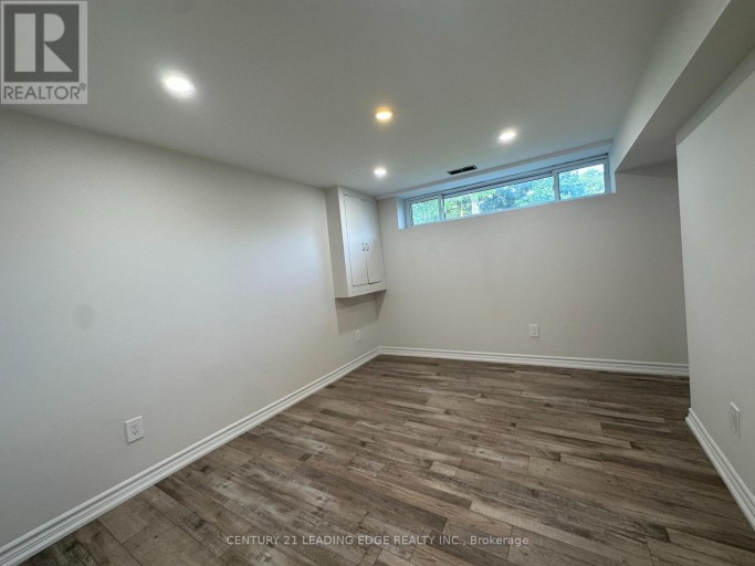 BSMT - 11 WHITE ABBEY PARK, Toronto (Wexford-Maryvale), Ontario, M1R4R3