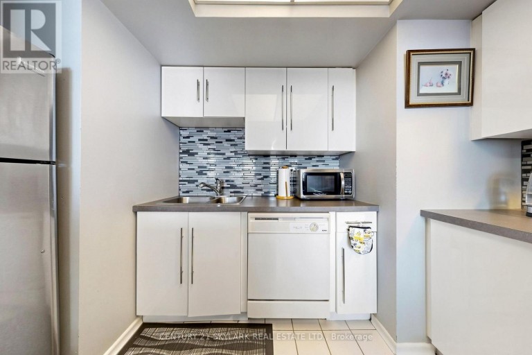1611 - 4460 TUCANA COURT, Mississauga (Hurontario), Ontario, L5R3K9