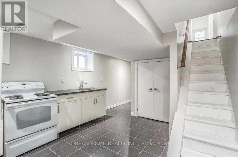 BASEMEN - 401 CRAWFORD STREET, Toronto (Trinity-Bellwoods), Ontario, M6J2W1