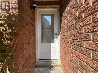 67 WALMER GARDENS London North (North K) Ontario photo 3