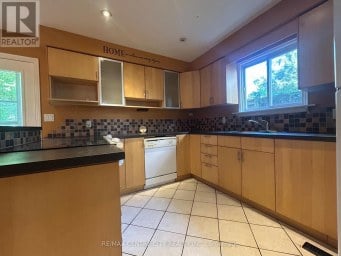 67 WALMER GARDENS London North (North K) Ontario photo 8