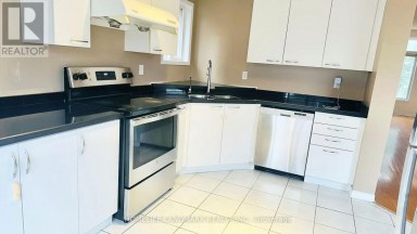 19 FAIRLAWN AVENUE Markham (Berczy) Ontario photo 3
