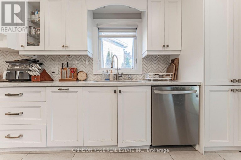 UPPER HALF - 1588 STATIONMASTER LANE, Oakville (GA Glen Abbey), Ontario, L6M3A9