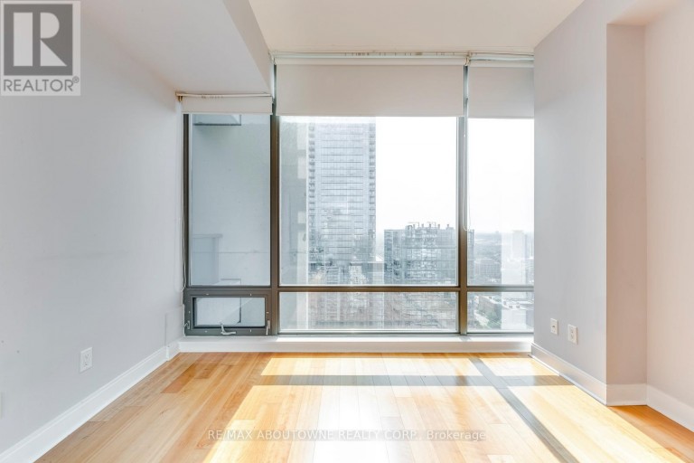 3204 - 18 YORKVILLE AVENUE, Toronto (Annex), Ontario, M4W1L4