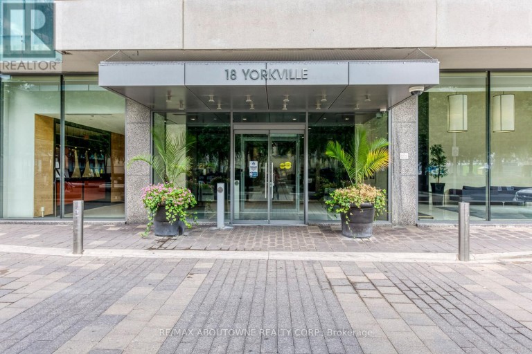 3204 - 18 YORKVILLE AVENUE, Toronto (Annex), Ontario, M4W1L4