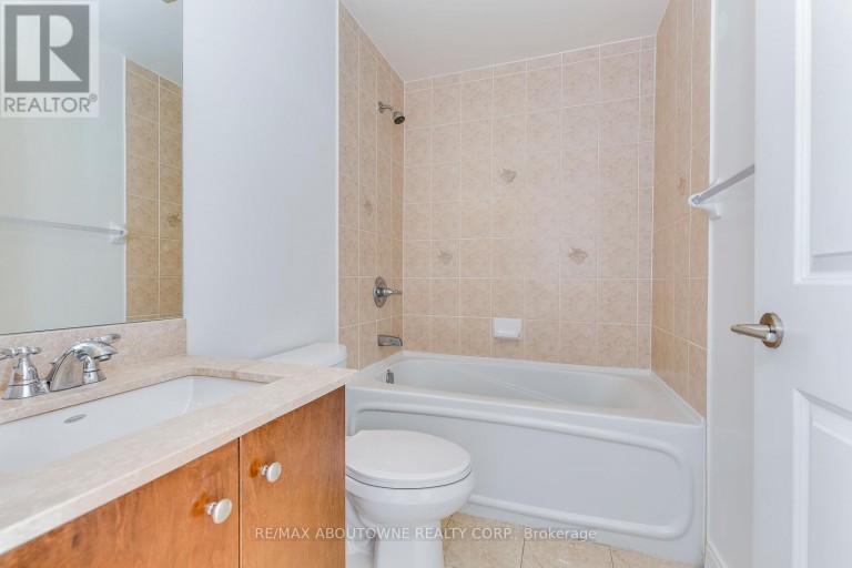 3204 - 18 YORKVILLE AVENUE, Toronto (Annex), Ontario, M4W1L4