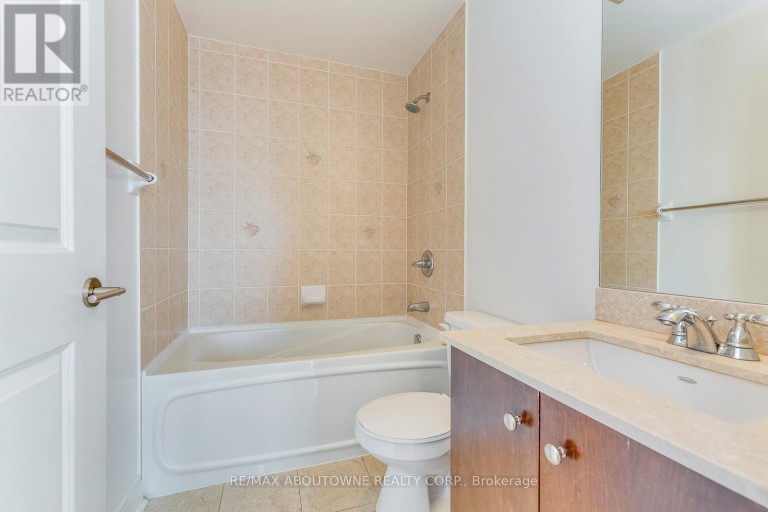 3204 - 18 YORKVILLE AVENUE, Toronto (Annex), Ontario, M4W1L4