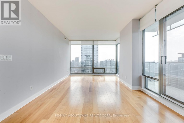 3204 - 18 YORKVILLE AVENUE, Toronto (Annex), Ontario, M4W1L4