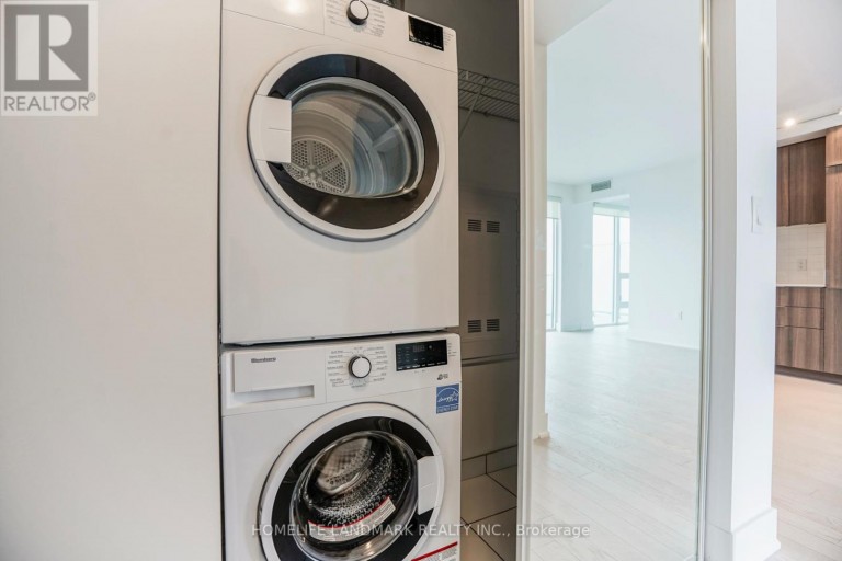 3806 - 955 BAY STREET, Toronto (Bay Street Corridor), Ontario, M5S2A2