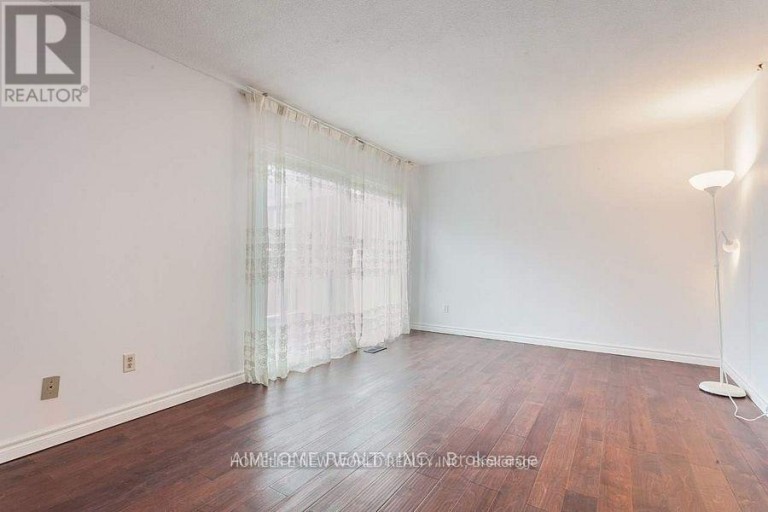 3 - 30 CHICHESTER PLACE, Toronto (L'Amoreaux), Ontario, M1T3S5