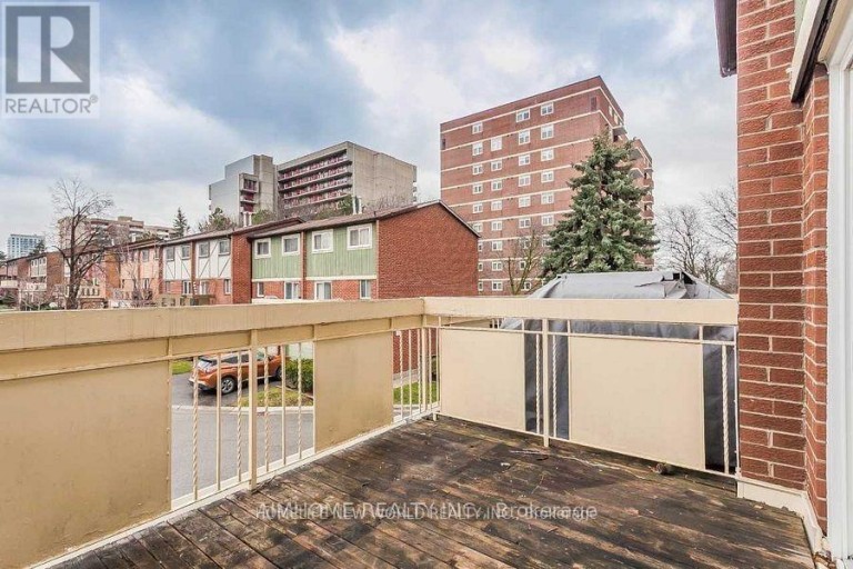 3 - 30 CHICHESTER PLACE, Toronto (L'Amoreaux), Ontario, M1T3S5