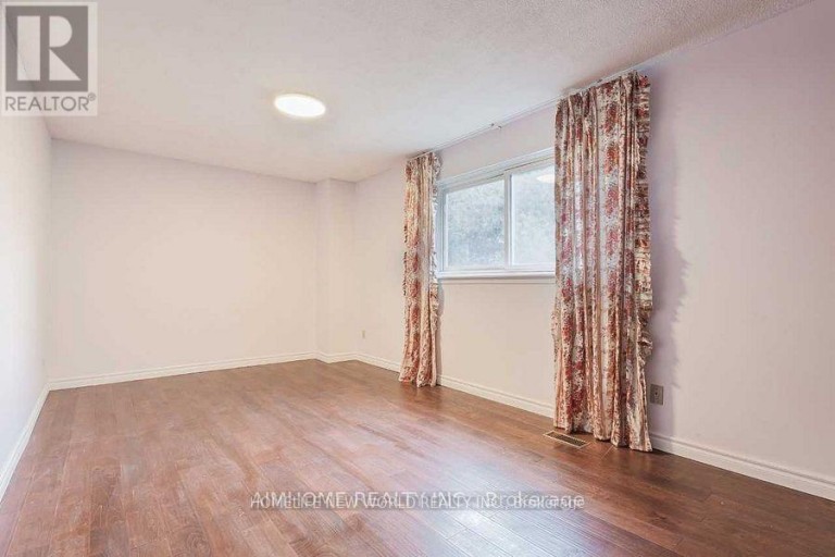 3 - 30 CHICHESTER PLACE, Toronto (L'Amoreaux), Ontario, M1T3S5