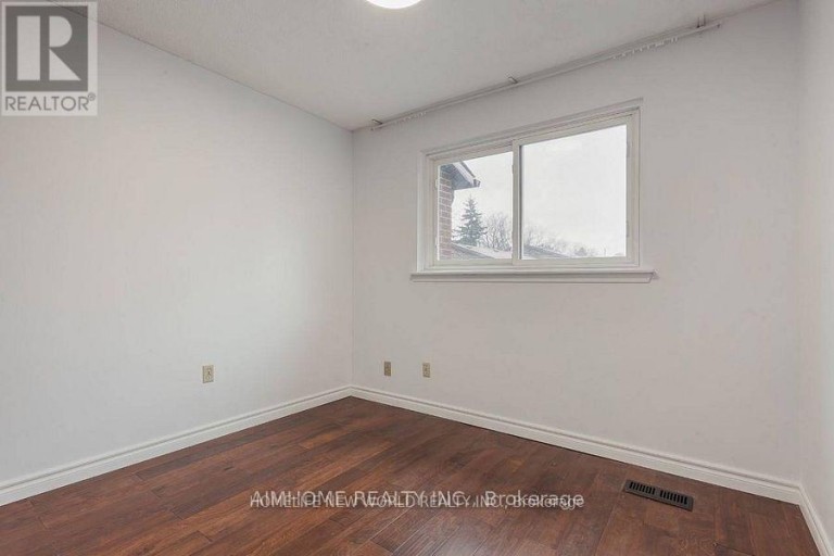 3 - 30 CHICHESTER PLACE, Toronto (L'Amoreaux), Ontario, M1T3S5