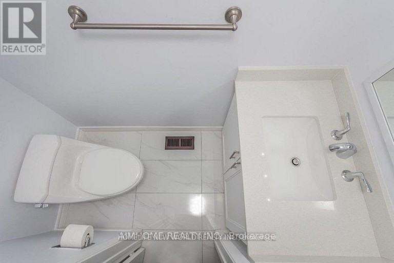 3 - 30 CHICHESTER PLACE, Toronto (L'Amoreaux), Ontario, M1T3S5