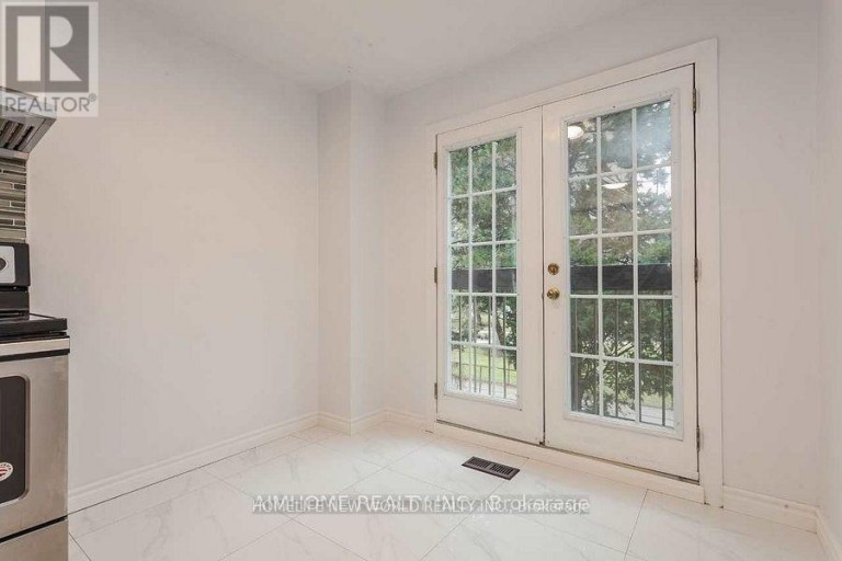 3 - 30 CHICHESTER PLACE, Toronto (L'Amoreaux), Ontario, M1T3S5