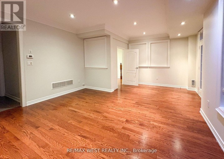 160 BOB YUILL DRIVE, Toronto (Humberlea-Pelmo Park), Ontario, M9M0B1