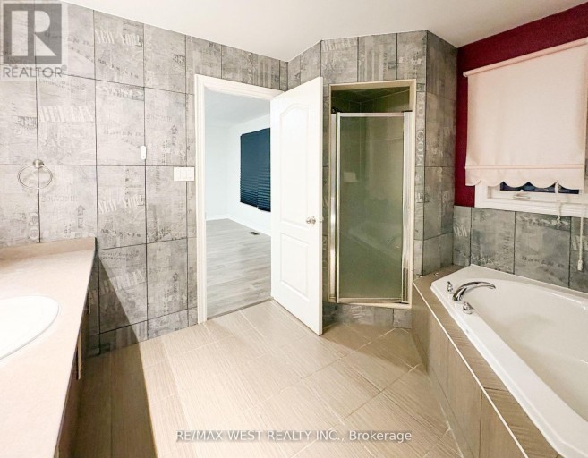 160 BOB YUILL DRIVE, Toronto (Humberlea-Pelmo Park), Ontario, M9M0B1