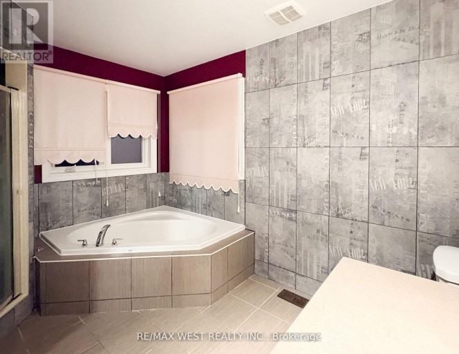 160 BOB YUILL DRIVE, Toronto (Humberlea-Pelmo Park), Ontario, M9M0B1