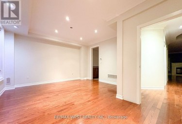 160 BOB YUILL DRIVE Toronto (Humberlea-Pelmo Park) Ontario photo 3