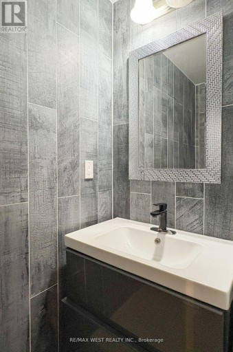 160 BOB YUILL DRIVE, Toronto (Humberlea-Pelmo Park), Ontario, M9M0B1