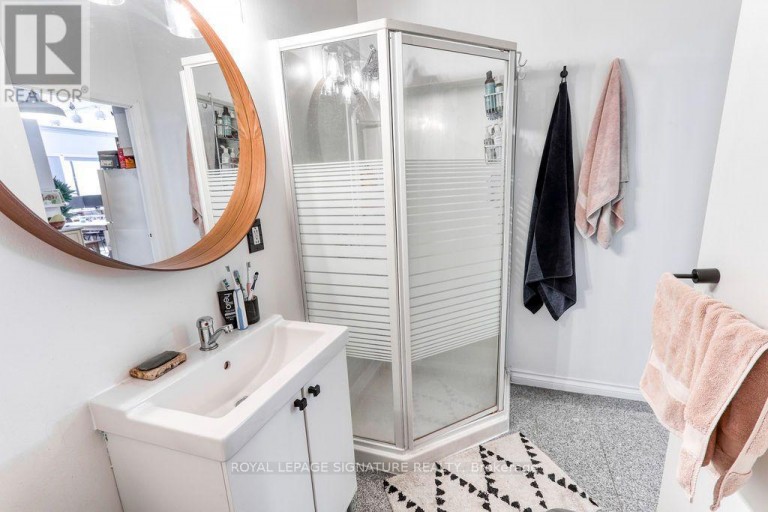 UNIT B - 44 STAFFORD STREET, Toronto (Niagara), Ontario, M6J2R8