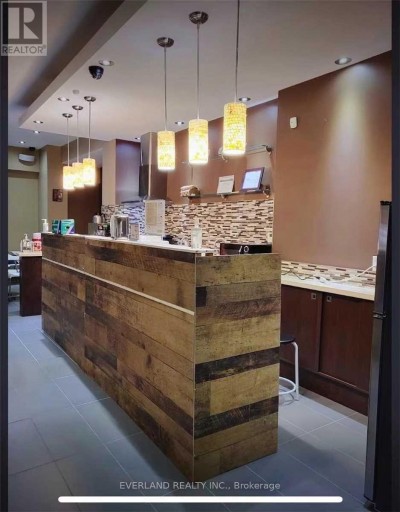 217 BATHURST STREET, Toronto (Kensington-Chinatown), Ontario, M5T2S1