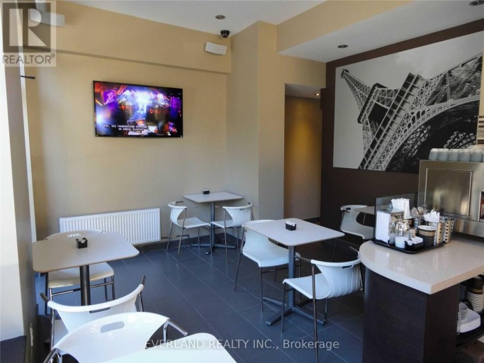 217 BATHURST STREET, Toronto (Kensington-Chinatown), Ontario, M5T2S1
