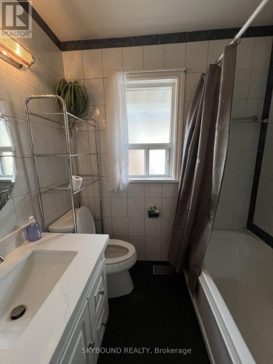 33 BRADSTOCK ROAD, Toronto (Humbermede), Ontario, M9M1M9