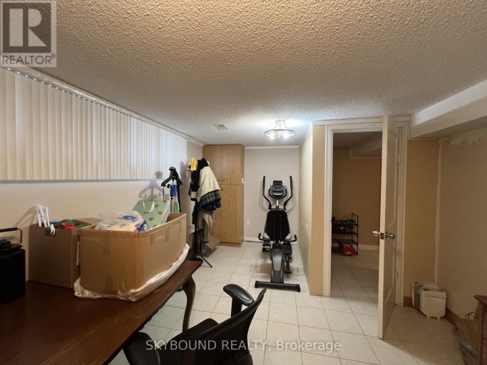 33 BRADSTOCK ROAD, Toronto (Humbermede), Ontario, M9M1M9