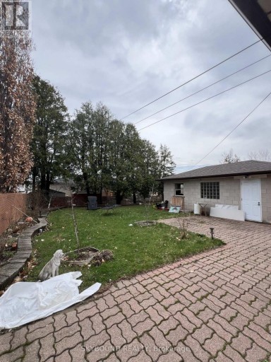 33 BRADSTOCK ROAD, Toronto (Humbermede), Ontario, M9M1M9