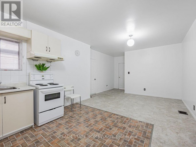 2438 DANFORTH AVENUE, Toronto (East End-Danforth), Ontario, M4C1K9