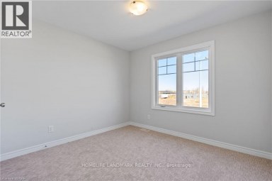 7129 PARSA STREET Niagara Falls (Brown) Ontario photo 15