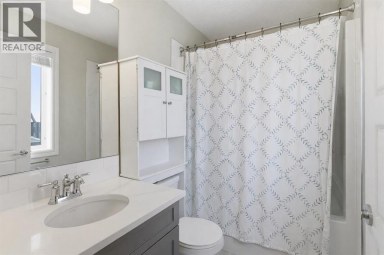 580 Savanna Boulevard Calgary Alberta photo 12