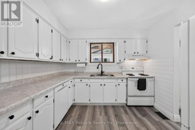 17 SUNCOAST DRIVE W Goderich (Goderich (Town)) Ontario photo 13