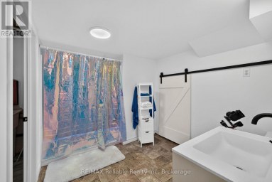 17 SUNCOAST DRIVE W Goderich (Goderich (Town)) Ontario photo 32