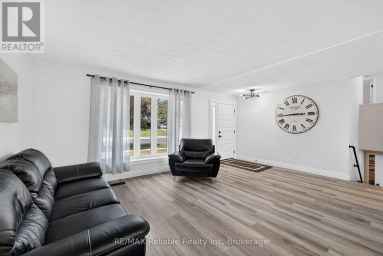 17 SUNCOAST DRIVE W Goderich (Goderich (Town)) Ontario photo 5
