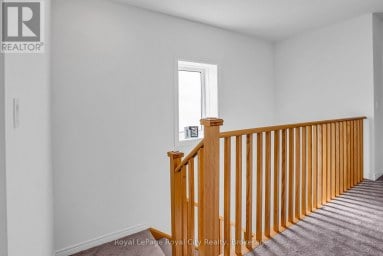 36 PREST WAY Centre Wellington (Fergus) Ontario photo 15