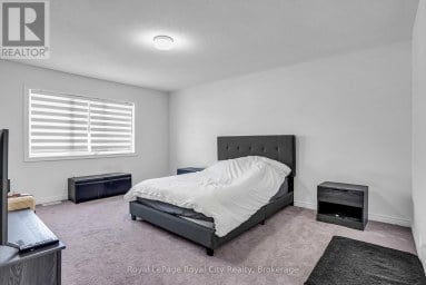 36 PREST WAY Centre Wellington (Fergus) Ontario photo 18