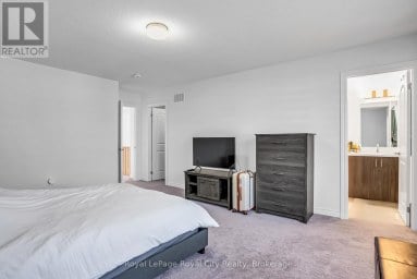 36 PREST WAY Centre Wellington (Fergus) Ontario photo 19
