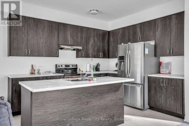 36 PREST WAY Centre Wellington (Fergus) Ontario photo 27