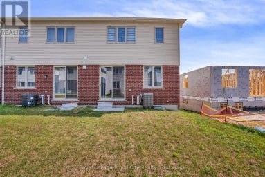 36 PREST WAY Centre Wellington (Fergus) Ontario photo 32