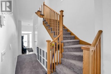 36 PREST WAY Centre Wellington (Fergus) Ontario photo 8