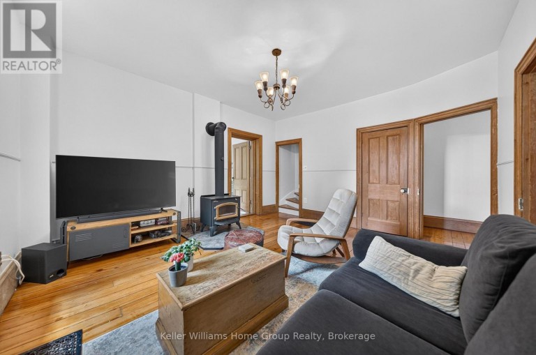 22 SOPHIA STREET, Centre Wellington (Elora/Salem), Ontario, N0B1S0