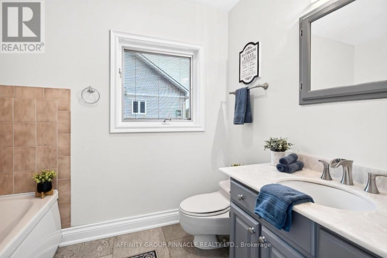 183 LOUISA STREET, Kawartha Lakes (Fenelon Falls), Ontario, K0M1N0