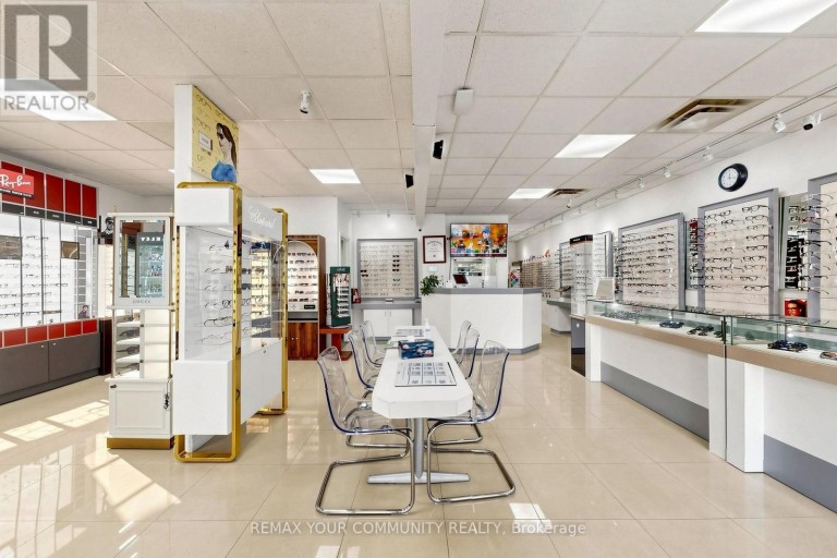 8181 YONGE STREET, Markham (Royal Orchard), Ontario, L3T2C6