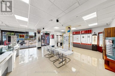 8181 YONGE STREET Markham (Royal Orchard) Ontario photo 13