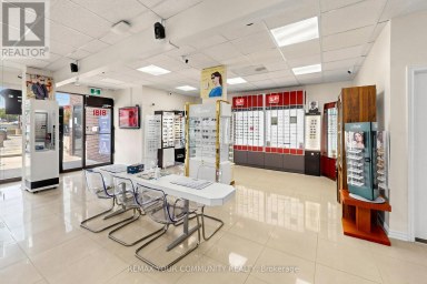 8181 YONGE STREET Markham (Royal Orchard) Ontario photo 14
