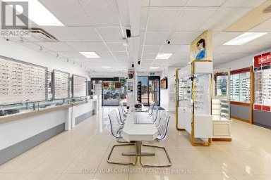 8181 YONGE STREET Markham (Royal Orchard) Ontario photo 15